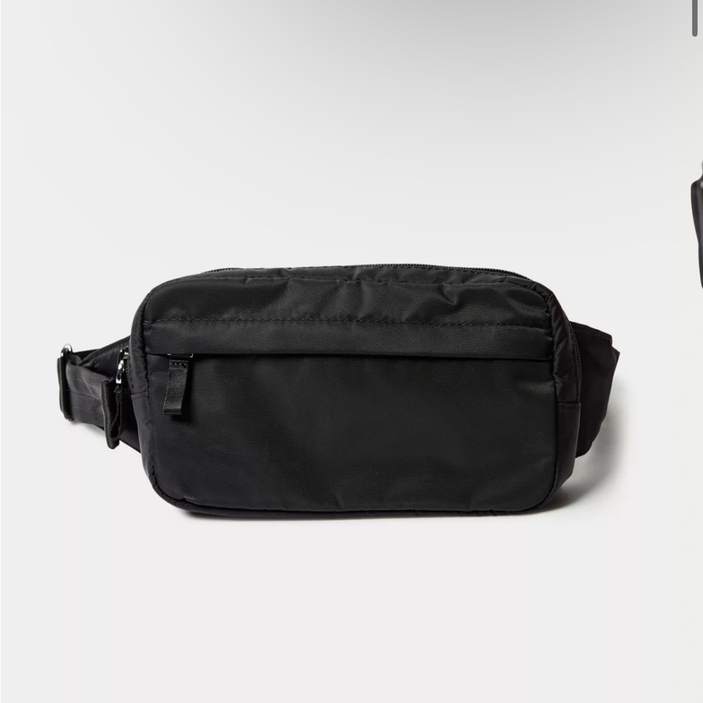 Aritzia Main Character Belt Bag